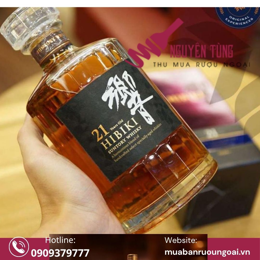 Giá rượu Hibiki 21 năm hoàn toàn có thể vượt mốc 20 triệu đồng trong năm 2025, đặc biệt vào dịp lễ Tết khi nguồn cung khan hiếm và nhu cầu sưu tầm – biếu tặng tăng cao.