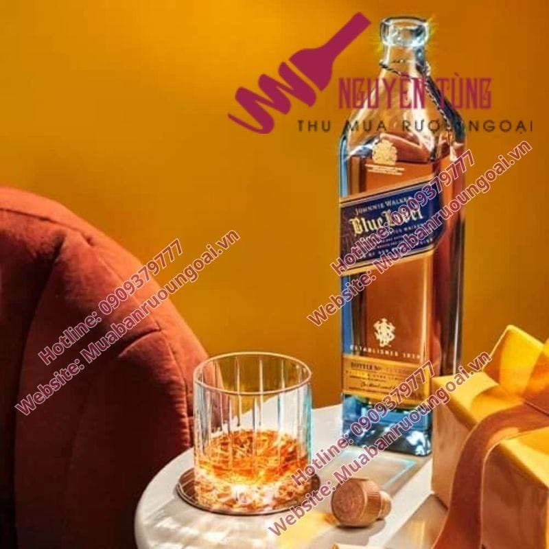 Có nên mua rượu xách tay qua người quen là câu hỏi được nhiều người đặt ra, nhất là trong những dịp lễ Tết hoặc khi muốn tìm một món quà biếu sang trọng, đẳng cấp nhưng vẫn tiết kiệm chi phí.