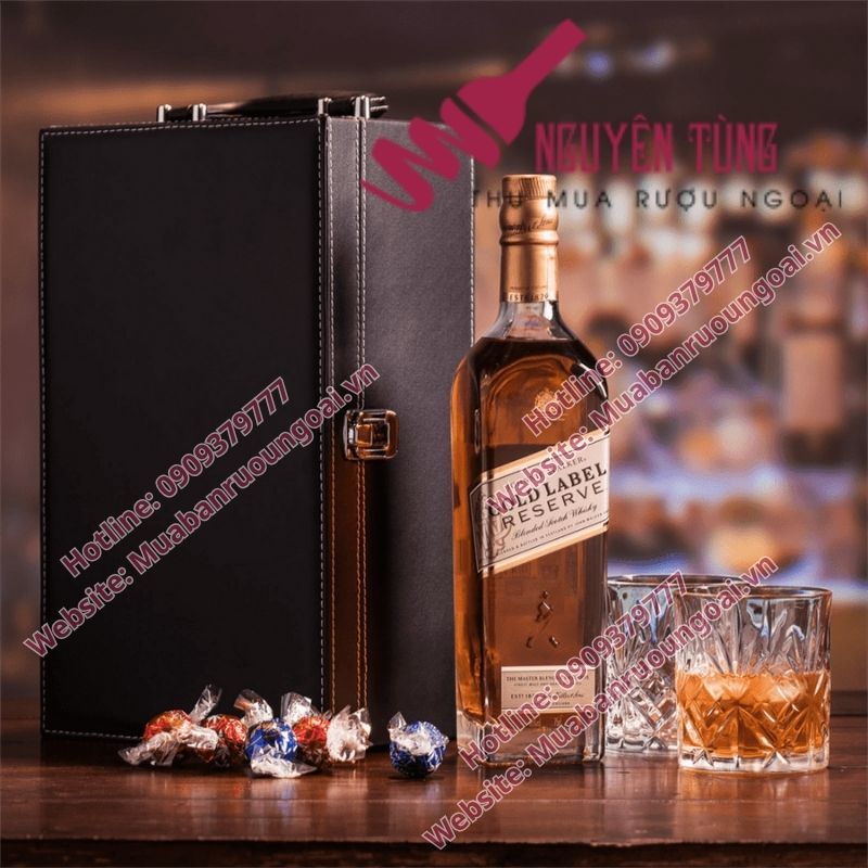 Rượu Johnnie Walker Gold Label Reserve không chỉ là whisky, mà là biểu tượng của sự sang trọng và tinh tế.
