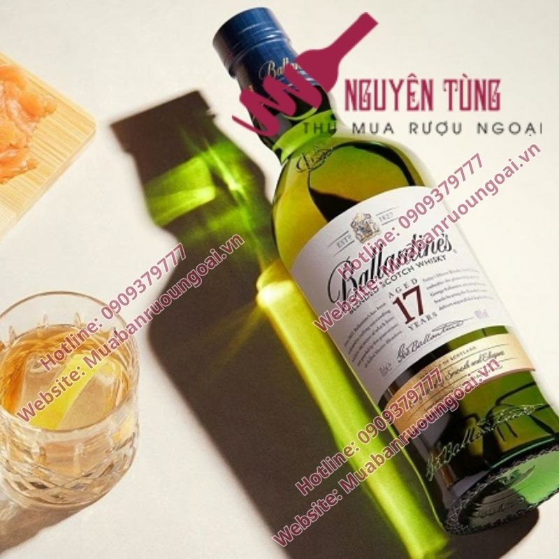 Rượu Ballantine’s là một trong những thương hiệu Scotch whisky pha trộn (blended Scotch whisky) nổi tiếng nhất thế giới, biểu tượng cho phong cách thanh lịch, tinh tế và sang trọng của quý ông hiện đại.