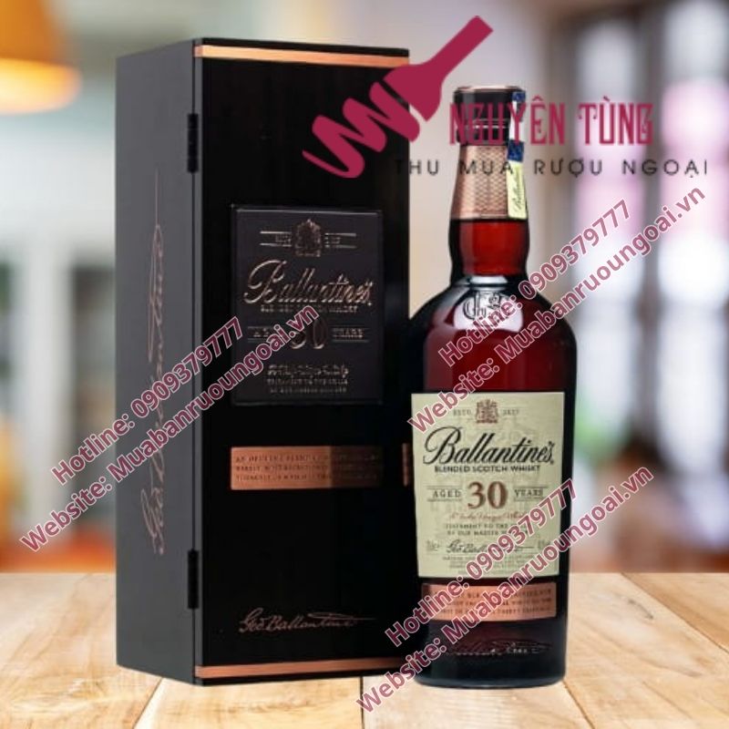 Nếu bạn là người đàn ông hiện đại, yêu thích sự hoàn hảo và tinh tế, thì Ballantine’s 30 năm chính là lựa chọn xứng đáng – một dấu ấn của “quý ông thành đạt” đích thực.
